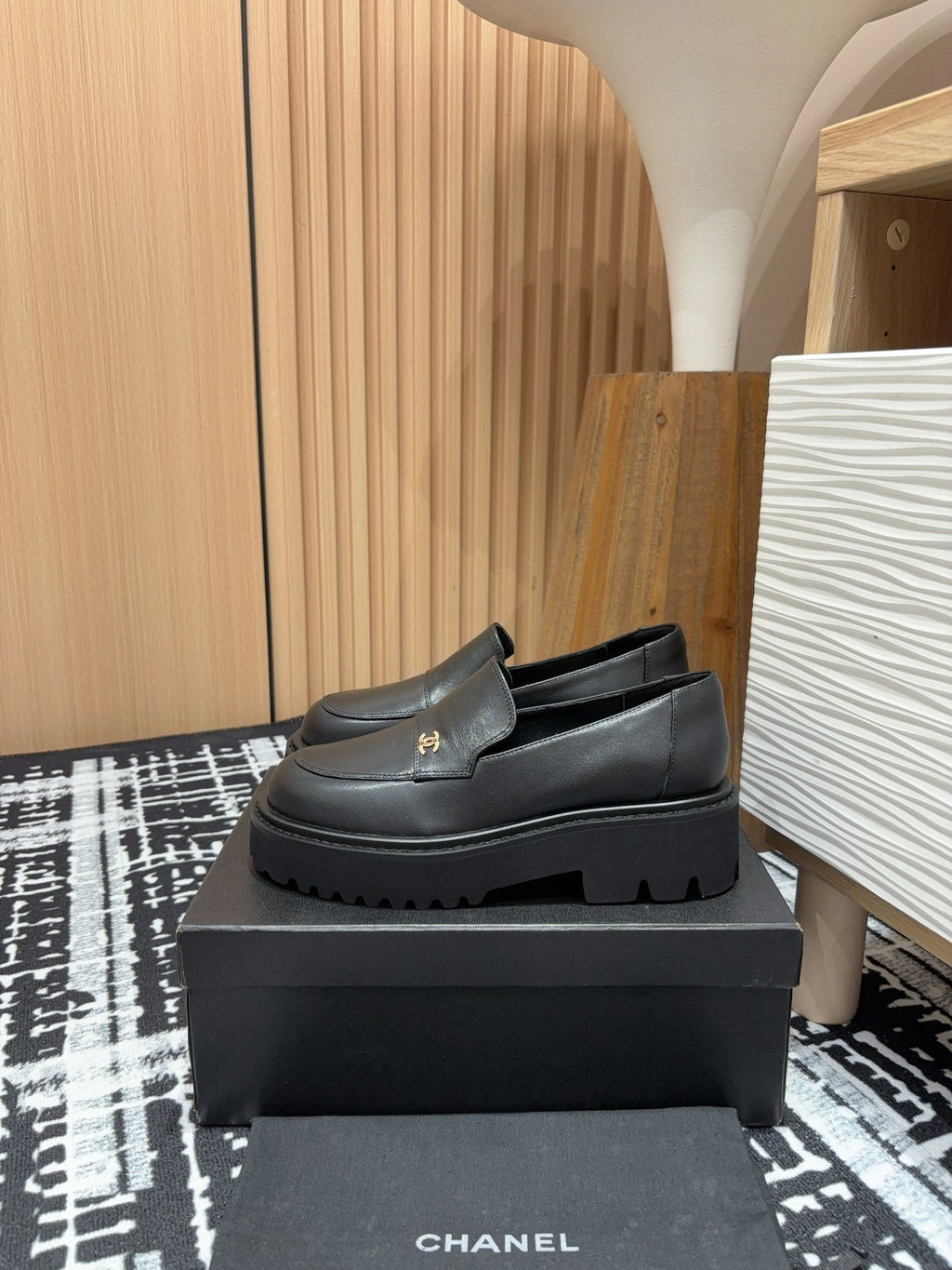 CHANEL MOASINS IN BLACK CALFSKIN