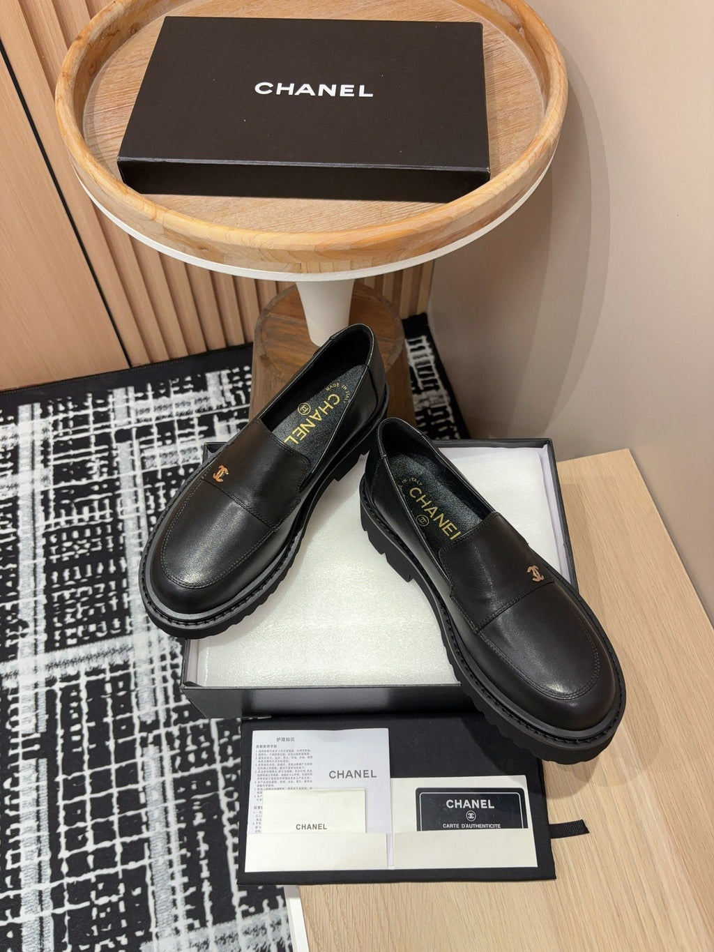 CHANEL MOASINS IN BLACK CALFSKIN