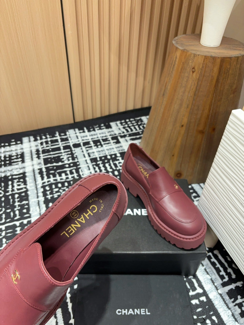CHANEL MOASINS IN BURGUNDY RED CALFSKIN