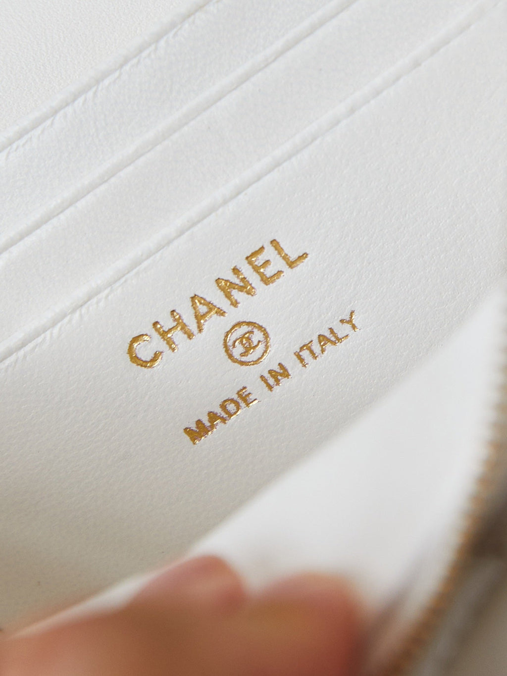 CHANEL 25S MINI VANITY BAG 16 CM IN WHITE LAMBSKIN WITH CRYSTAL-EMBELLISHED  LOGO