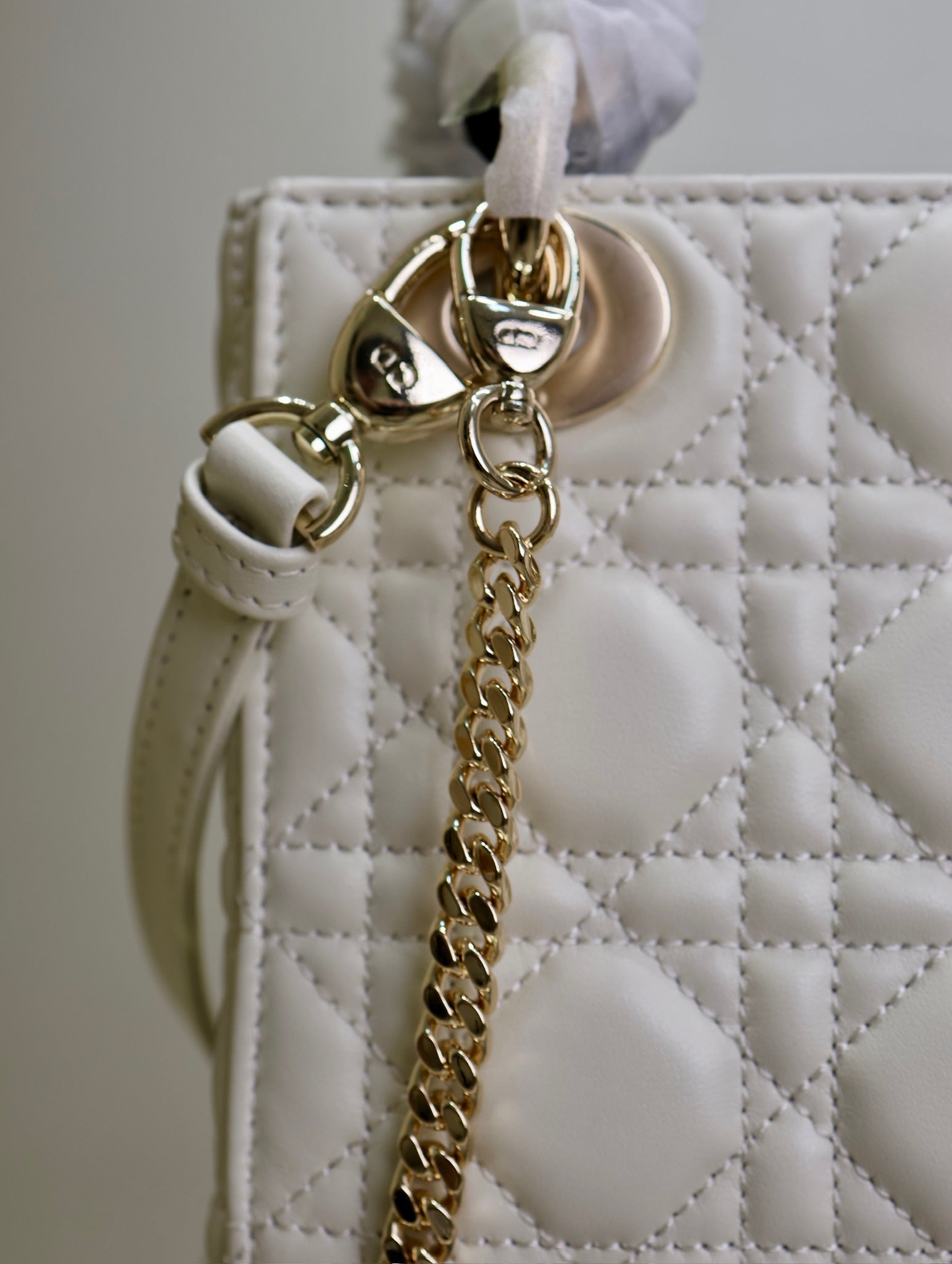 DIOR MINI LADY BAG 17 IN WHITE QUILTED MACROCANNAGE CALFSKIN BLACK STRAP