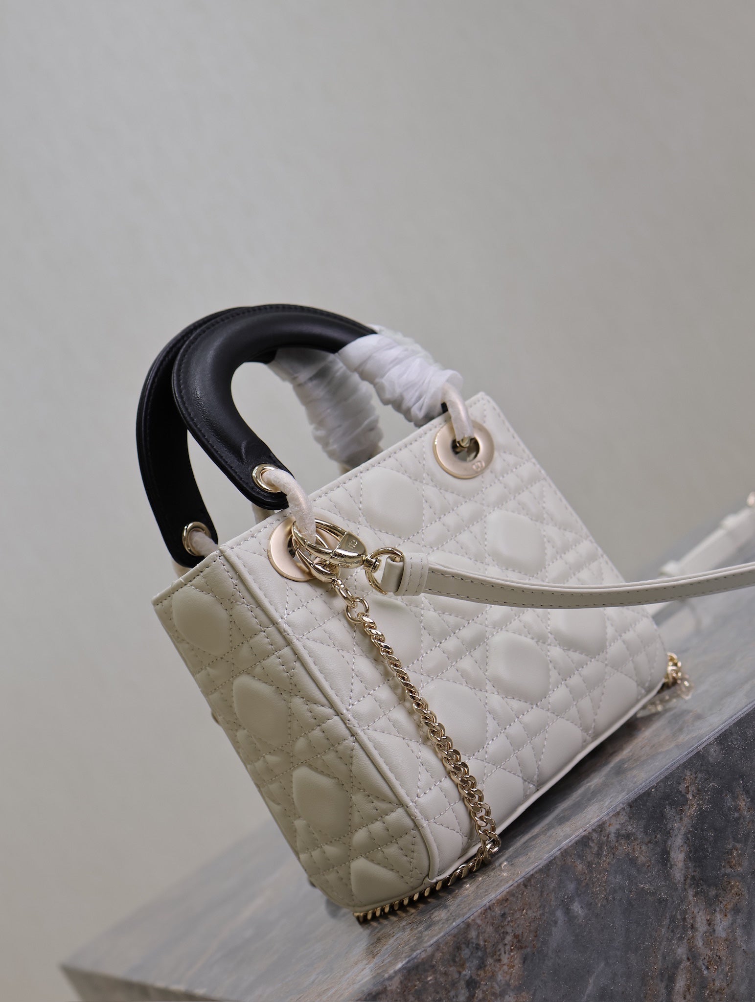 DIOR MINI LADY BAG 17 IN WHITE QUILTED MACROCANNAGE CALFSKIN BLACK STRAP