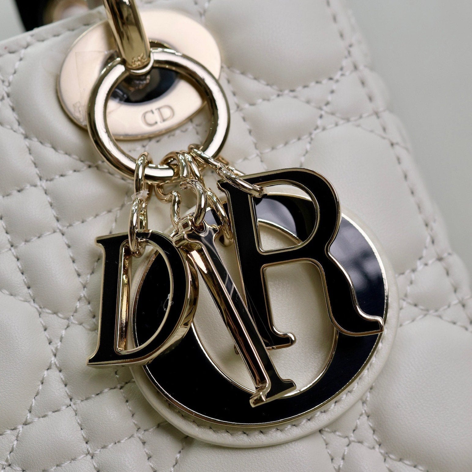 DIOR LADY BAG 20 IN WHITE QUILTED MACROCANNAGE CALFSKIN BLACK STRAP