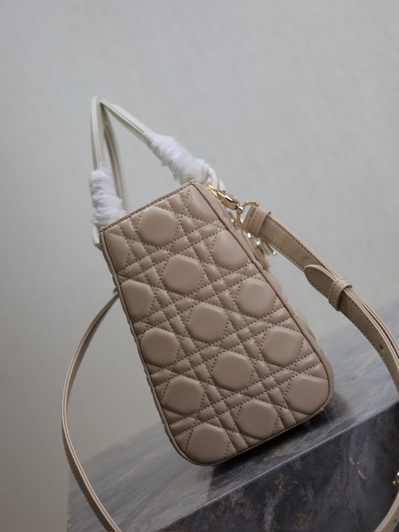 DIOR MEDIUM LADY BAG 24 IN POWDER BEIGE QUILTED MACROCANNAGE CALFSKIN METAL CHARM