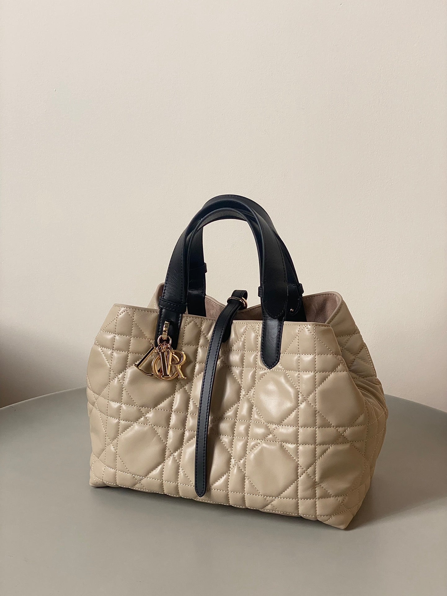 DIOR MEDIUM TOUJOURS BAG 28 IN BEIGE CANNAGE CALFSKIN BLACK STRAP