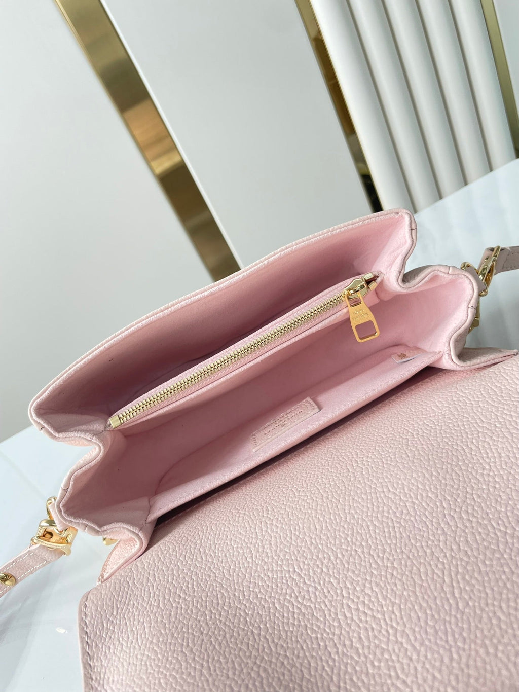 LOUIS VUITTON POCHETTE MÉTIS EAST WEST 21 IN PINK OPALE MONOGRAM ECLIPSE CANVAS GOLD BUCKLE