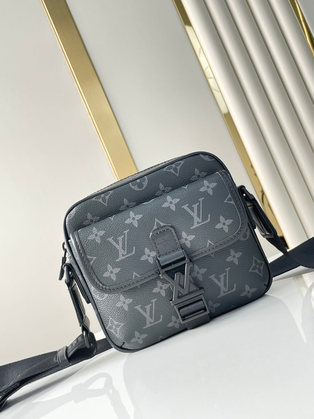 LOUIS VUITTON GETAWAY MESSENGER 18 IN GUN METAL MONOGRAM ECLIPSE CANVAS