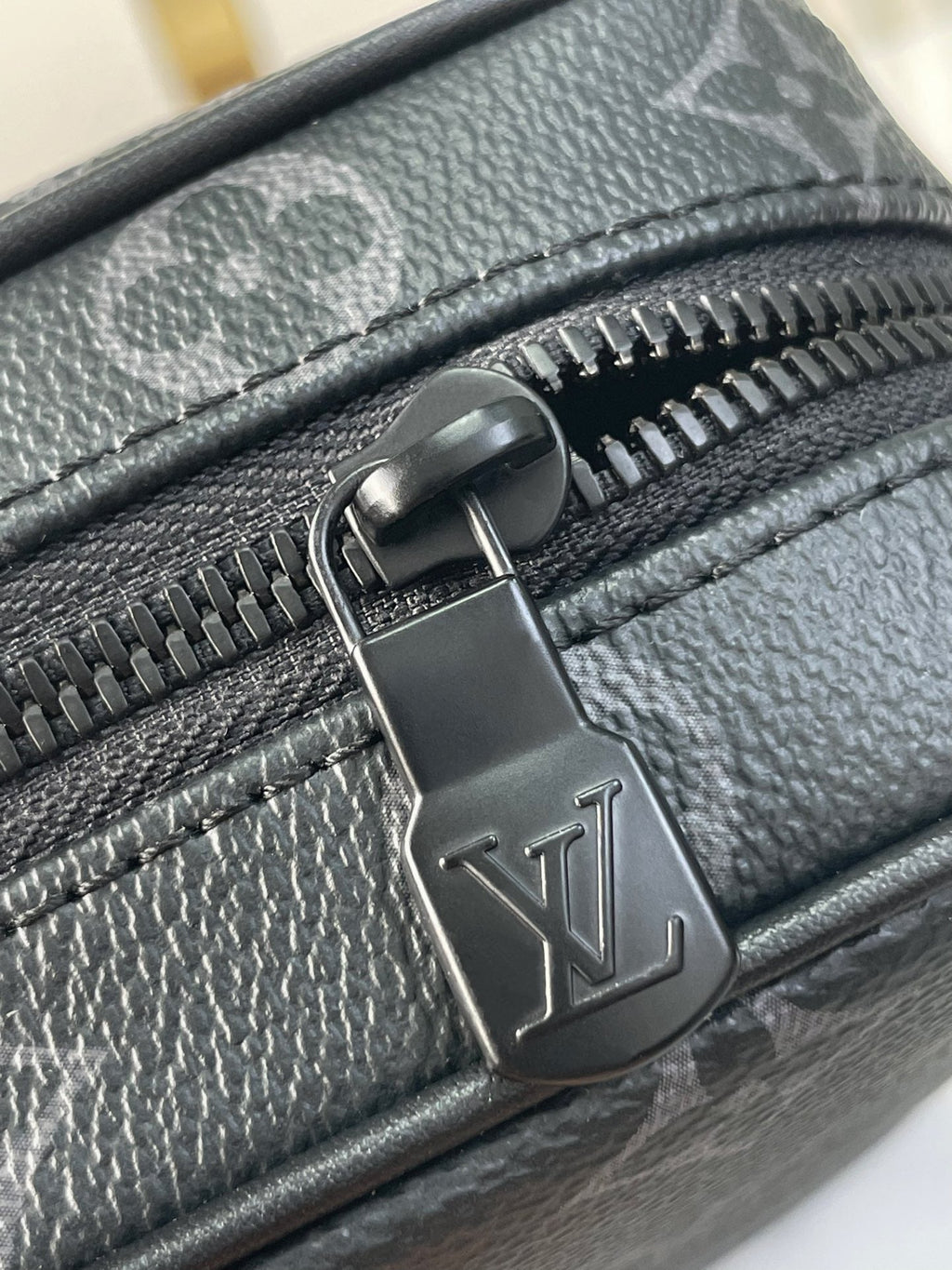 LOUIS VUITTON GETAWAY MESSENGER 18 IN GUN METAL MONOGRAM ECLIPSE CANVAS