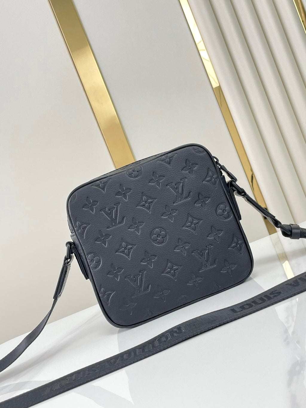 LOUIS VUITTON GETAWAY MESSENGER 18 IN BLACK EMBOSSED CALFSKIN