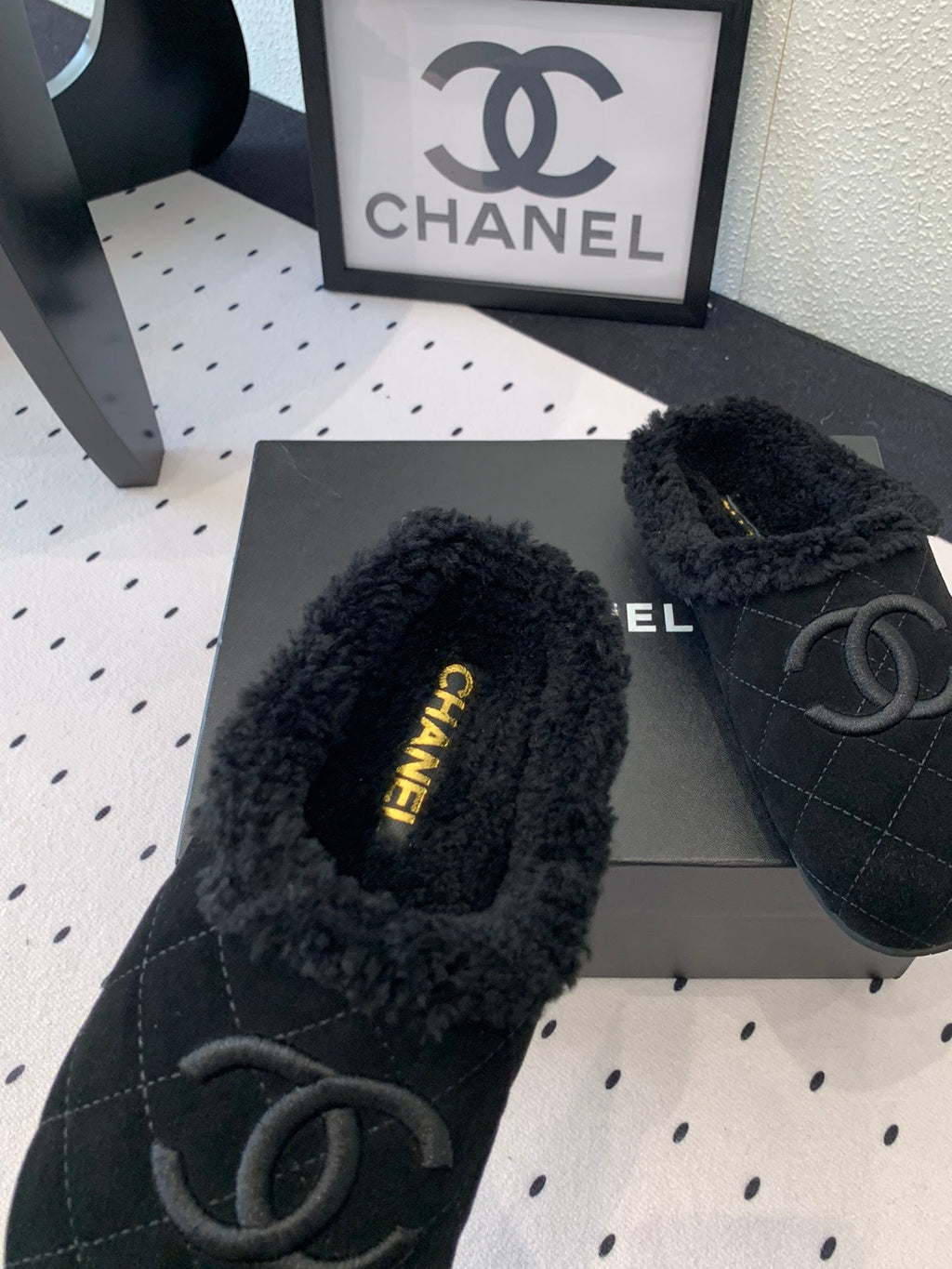 CHANEL FLAT MULE IN BLACK SUEDE AND LAMB FUR LINING