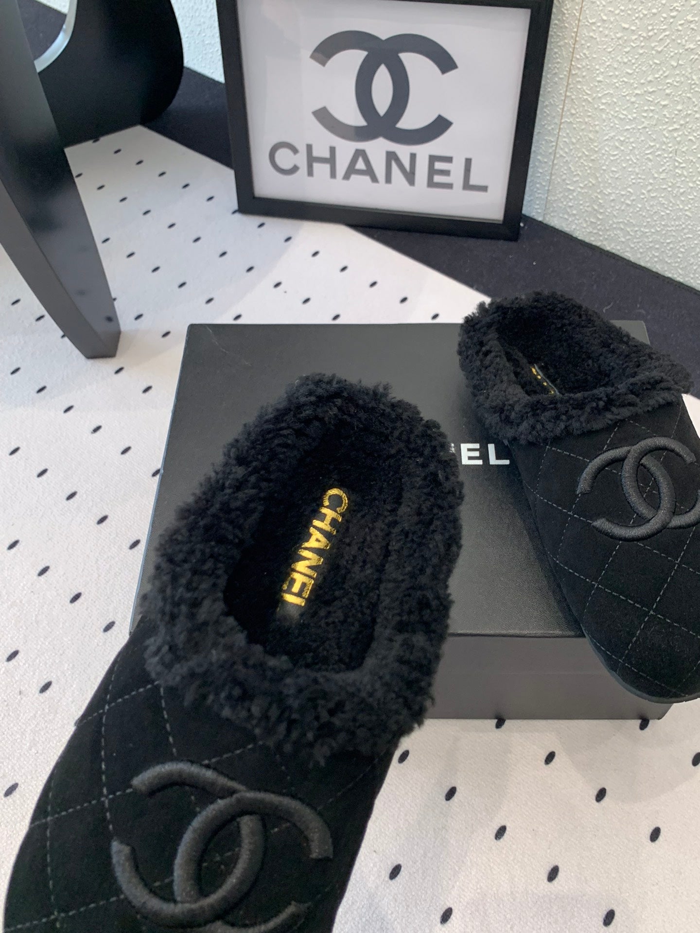 CHANEL FLAT MULE IN BLACK SUEDE AND LAMB FUR LINING