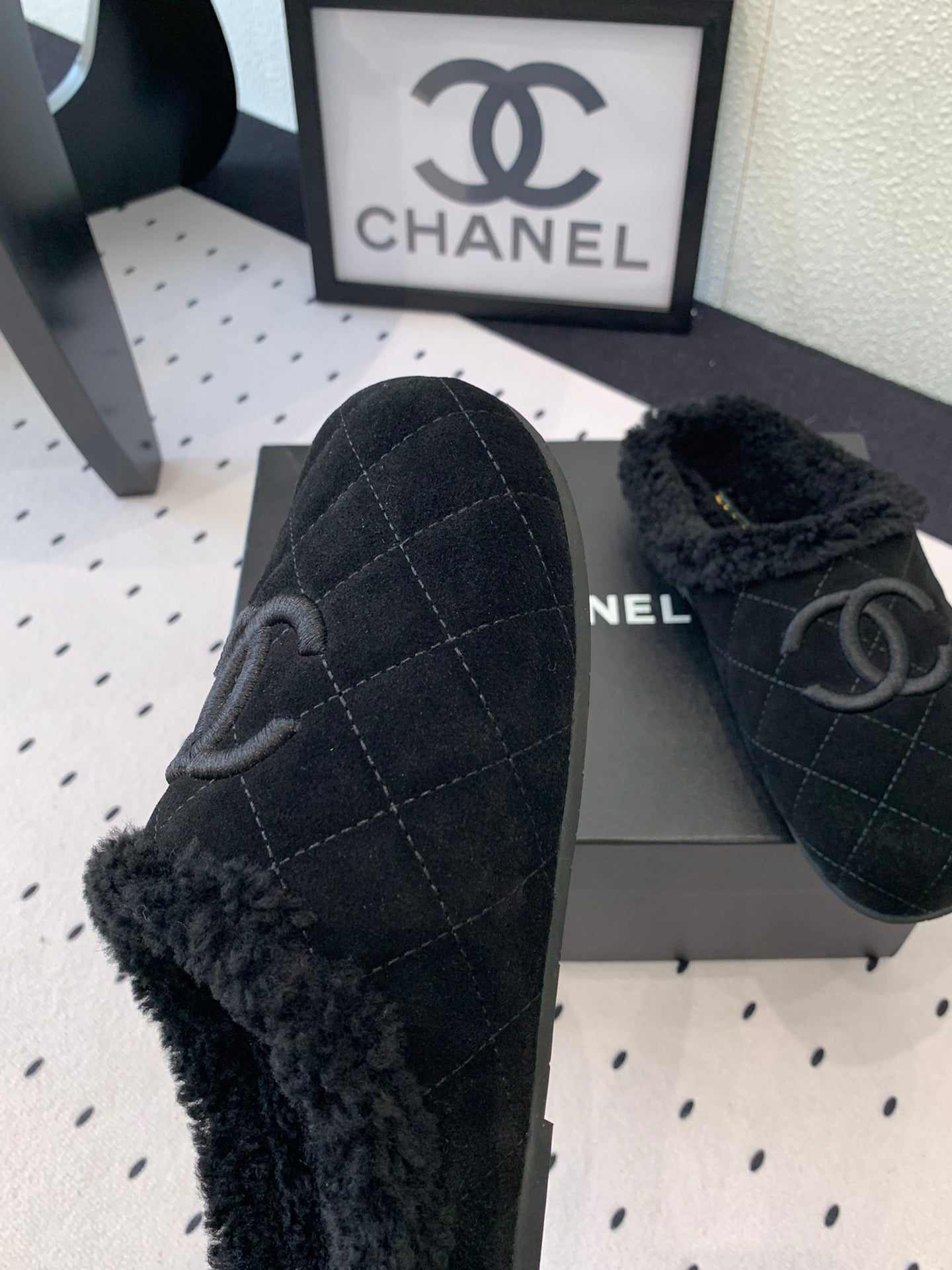 CHANEL FLAT MULE IN BLACK SUEDE AND LAMB FUR LINING