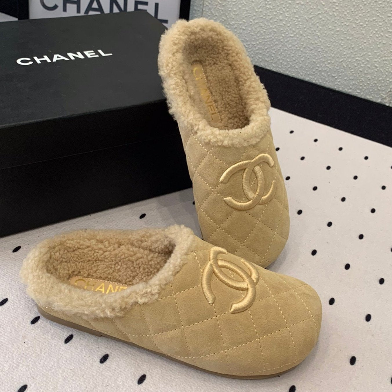 CHANEL FLAT MULE IN TORTILLA BROWN SUEDE AND LAMB FUR LINING