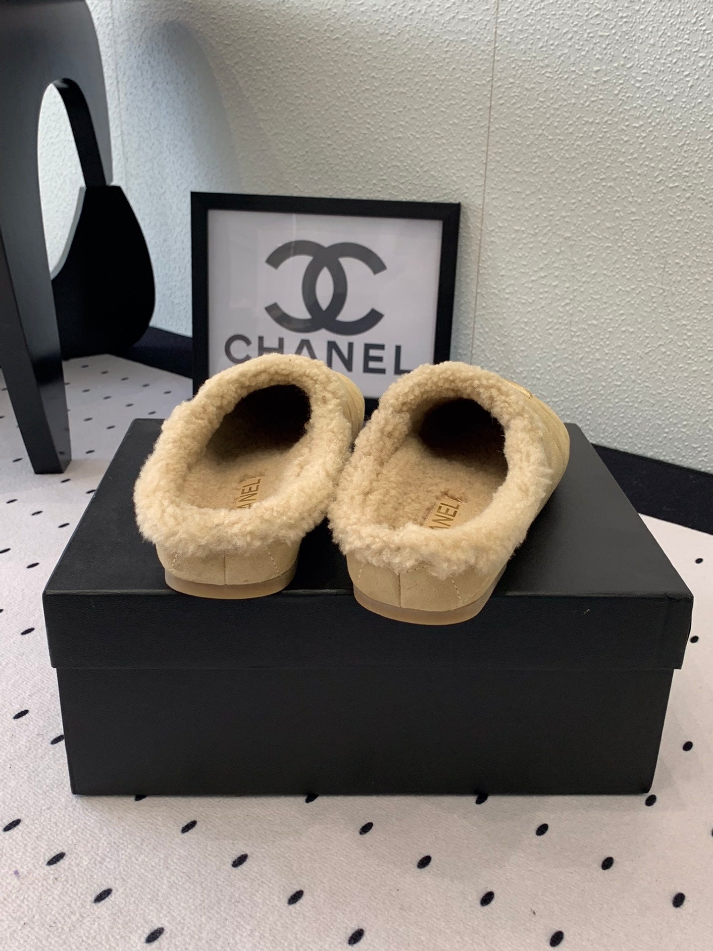 CHANEL FLAT MULE IN TORTILLA BROWN SUEDE AND LAMB FUR LINING