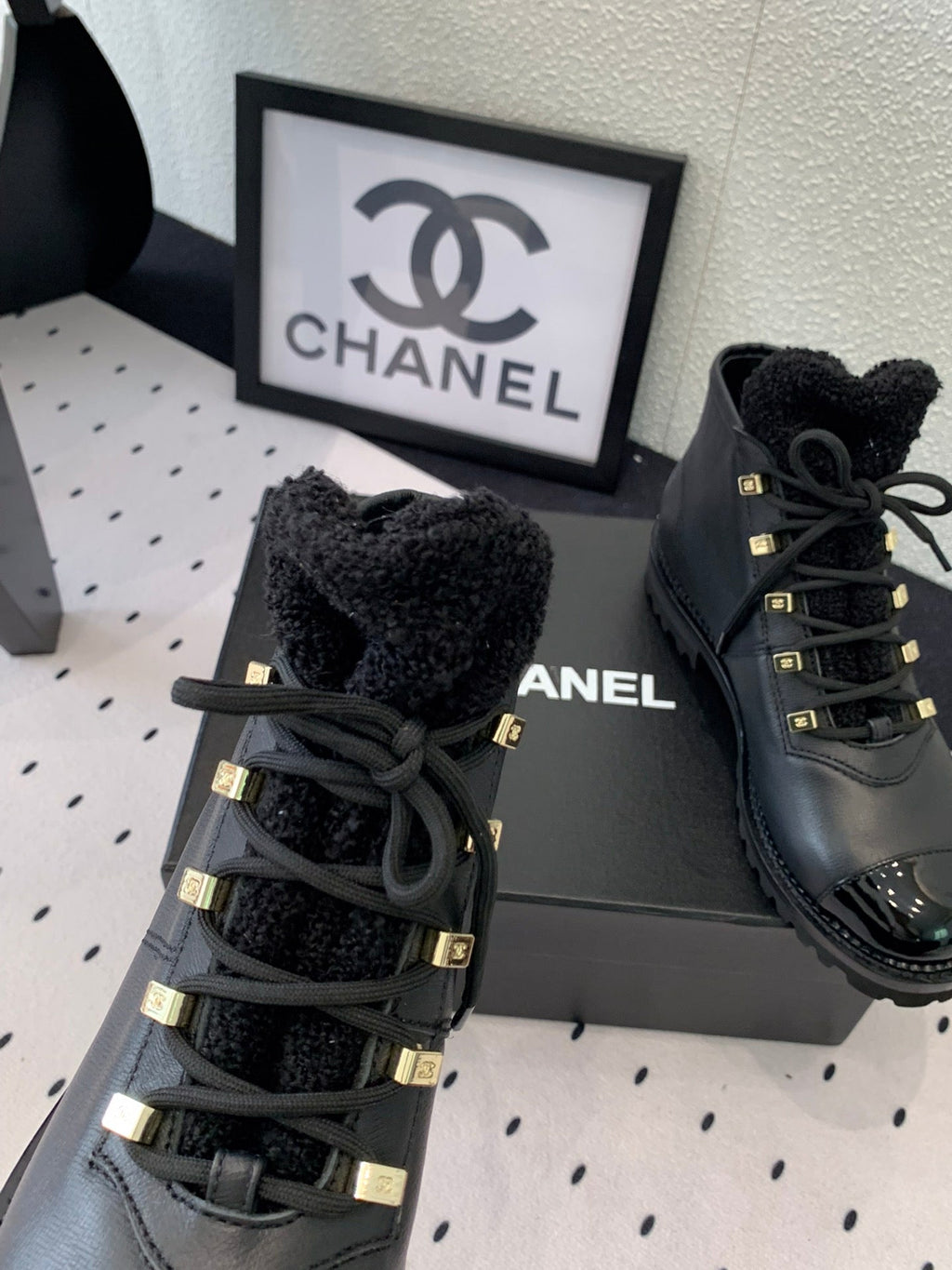 CHANEL ANKLE BOOTS IN BLACK CALFSKIN 971629