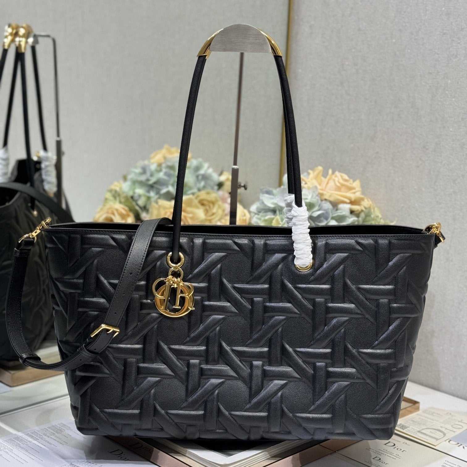 DIOR LARGE 41 TOUJOURS BAG IN BLACK MACROCANNAGE LAMBSKIN