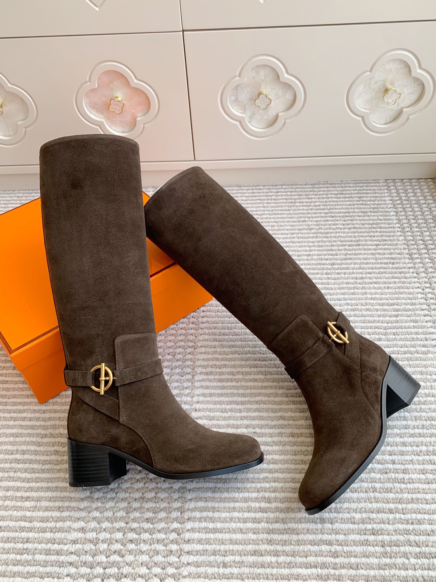 HERMES 25S TALL BOOTS 50 MM IN DARK BROWN SUEDE WITH GOLD HARDWARE