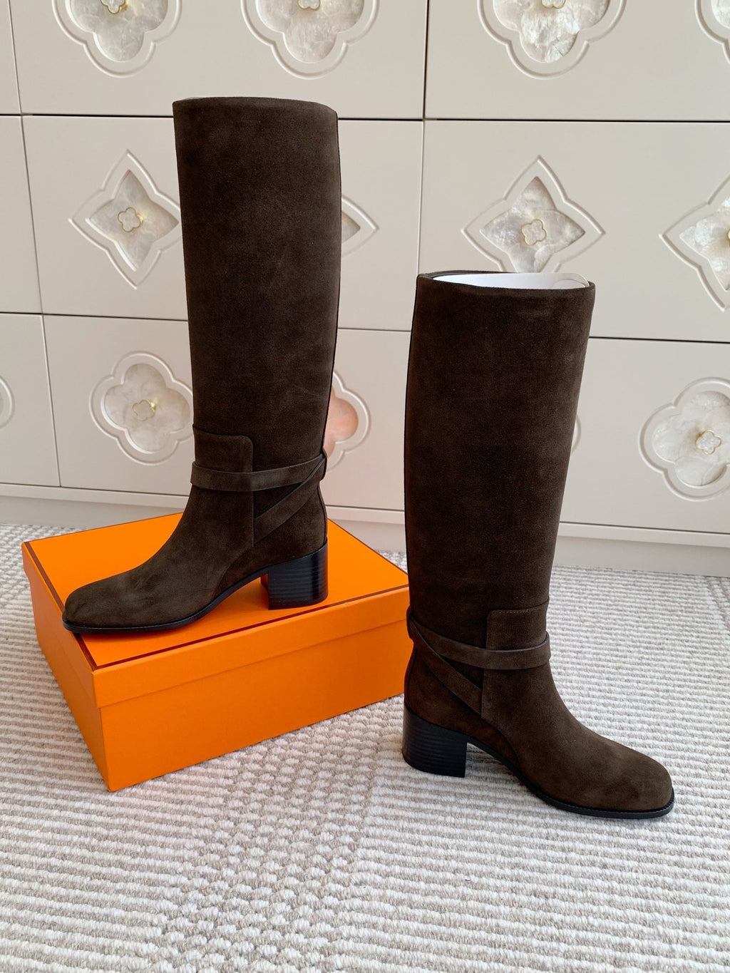 HERMES 25S TALL BOOTS 50 MM IN DARK BROWN SUEDE WITH GOLD HARDWARE
