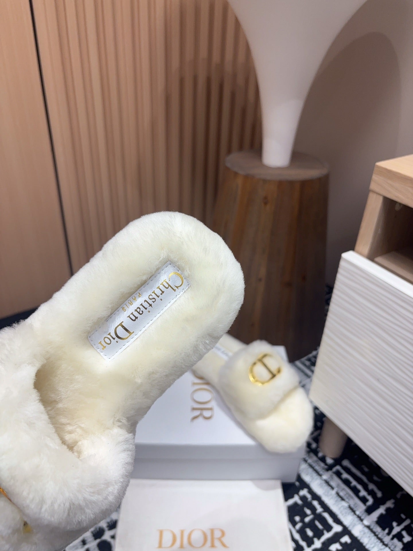 DIOR THICK-SOLE SLIPPER IN WHITE CREAM FLEECE WITH GOLD LOGO