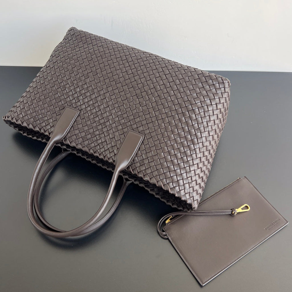 BOTTEGA VENETA LARGE CABAT 51 IN HICKORY BROWN LAMBSKIN