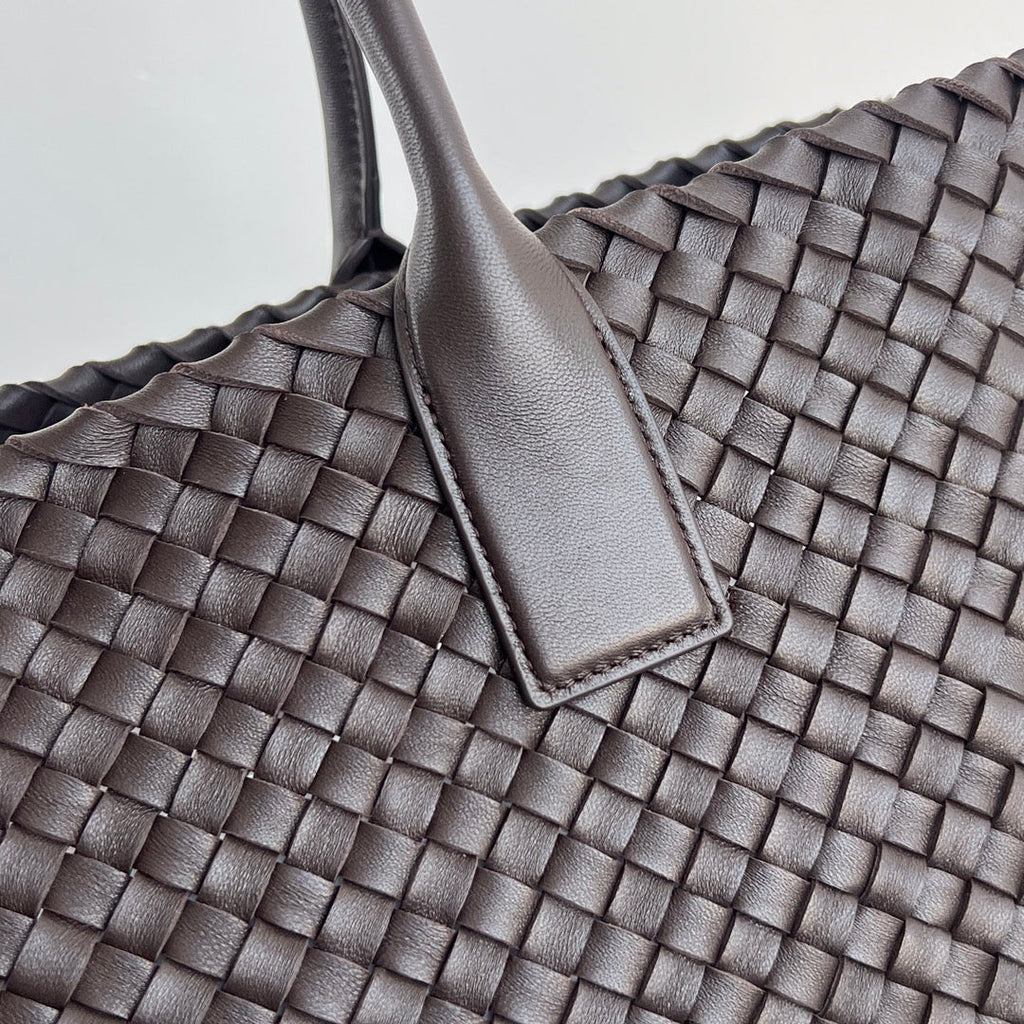 BOTTEGA VENETA LARGE CABAT 51 IN HICKORY BROWN LAMBSKIN