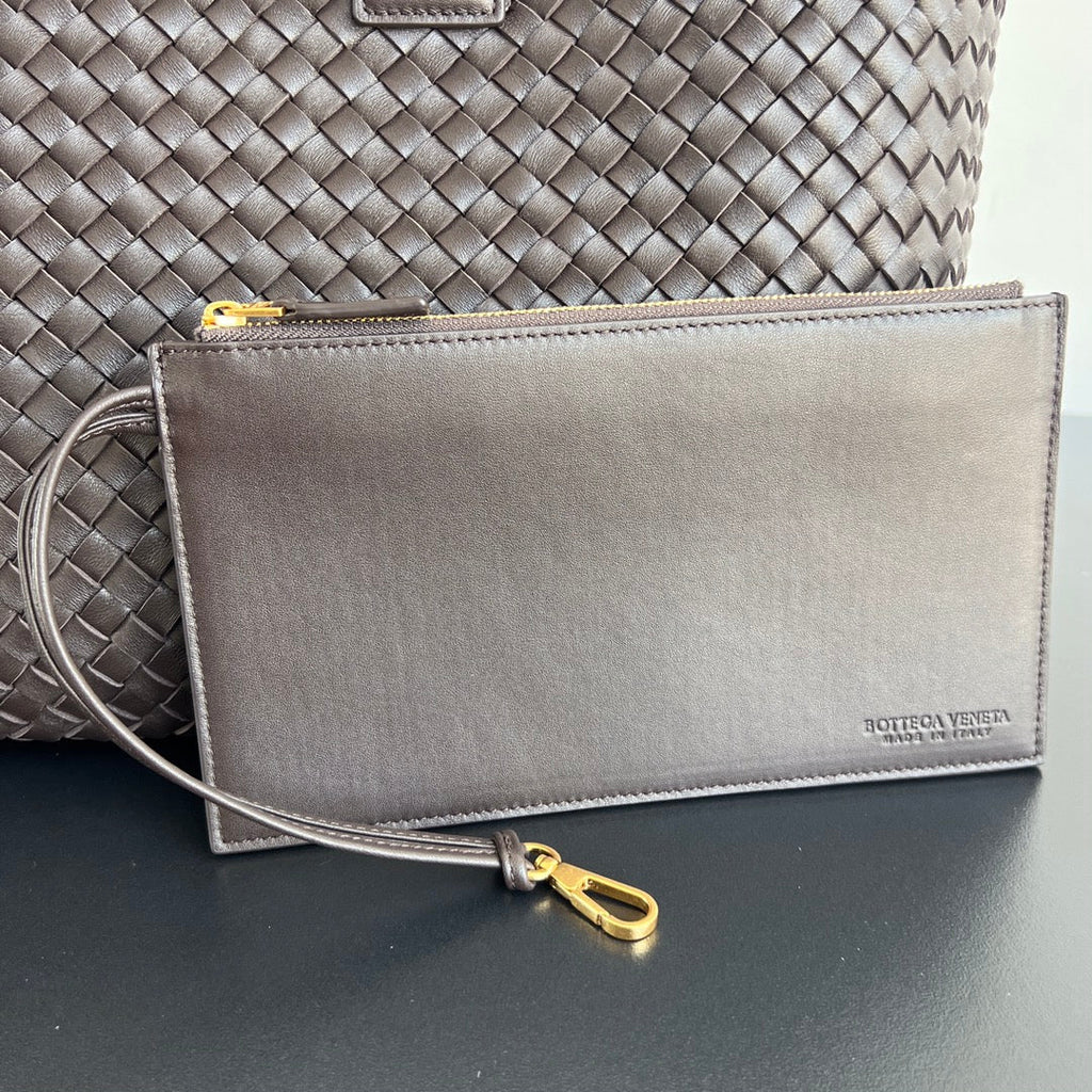 BOTTEGA VENETA LARGE CABAT 51 IN HICKORY BROWN LAMBSKIN