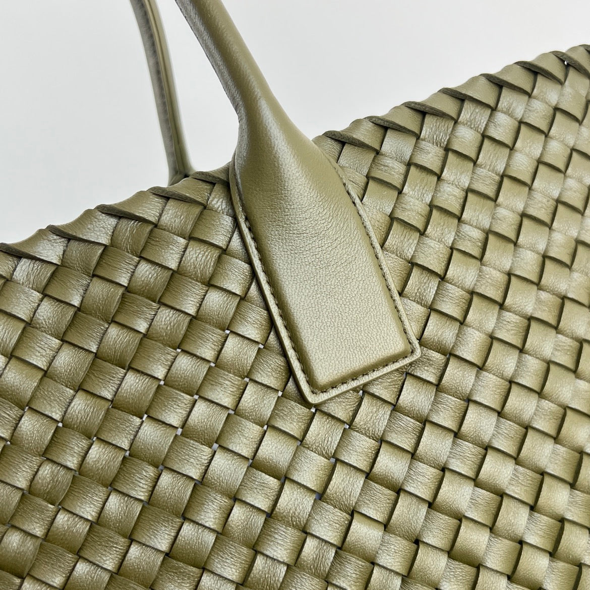 BOTTEGA VENETA LARGE CABAT 51 IN ARMY GREEN LAMBSKIN