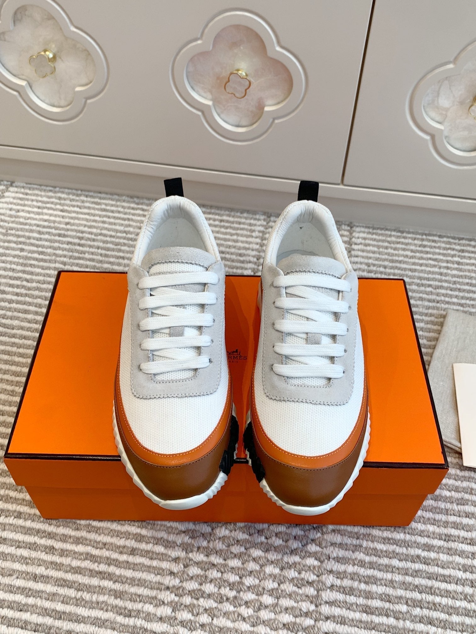 HERMES BOUNCING SNEAKER IN WHITE GRAPHIC MESH AND BRONZE BROWN CALFSKIN