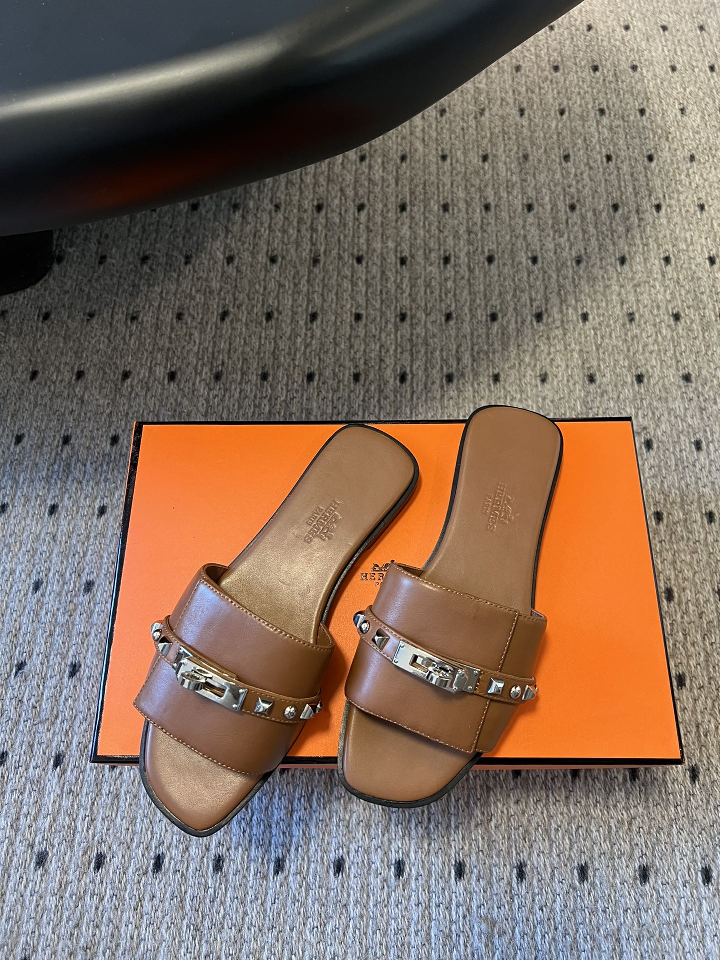 HERMES GIULIA FLAT SANDAL IN BRONZE BROWN CALFSKIN