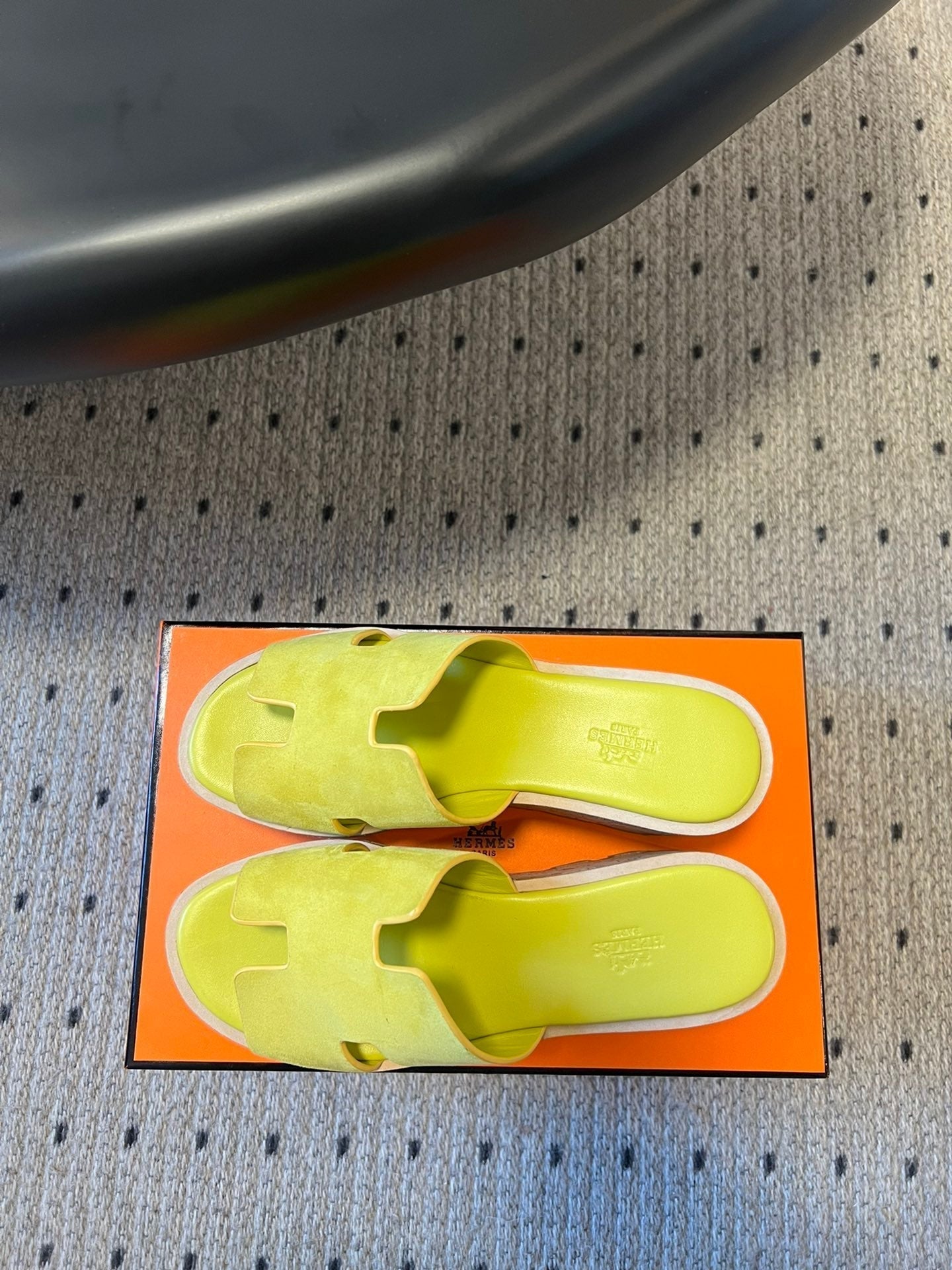 HERMES EZE SANDAL 85 MM IN NEON YELLOW CALFSKIN