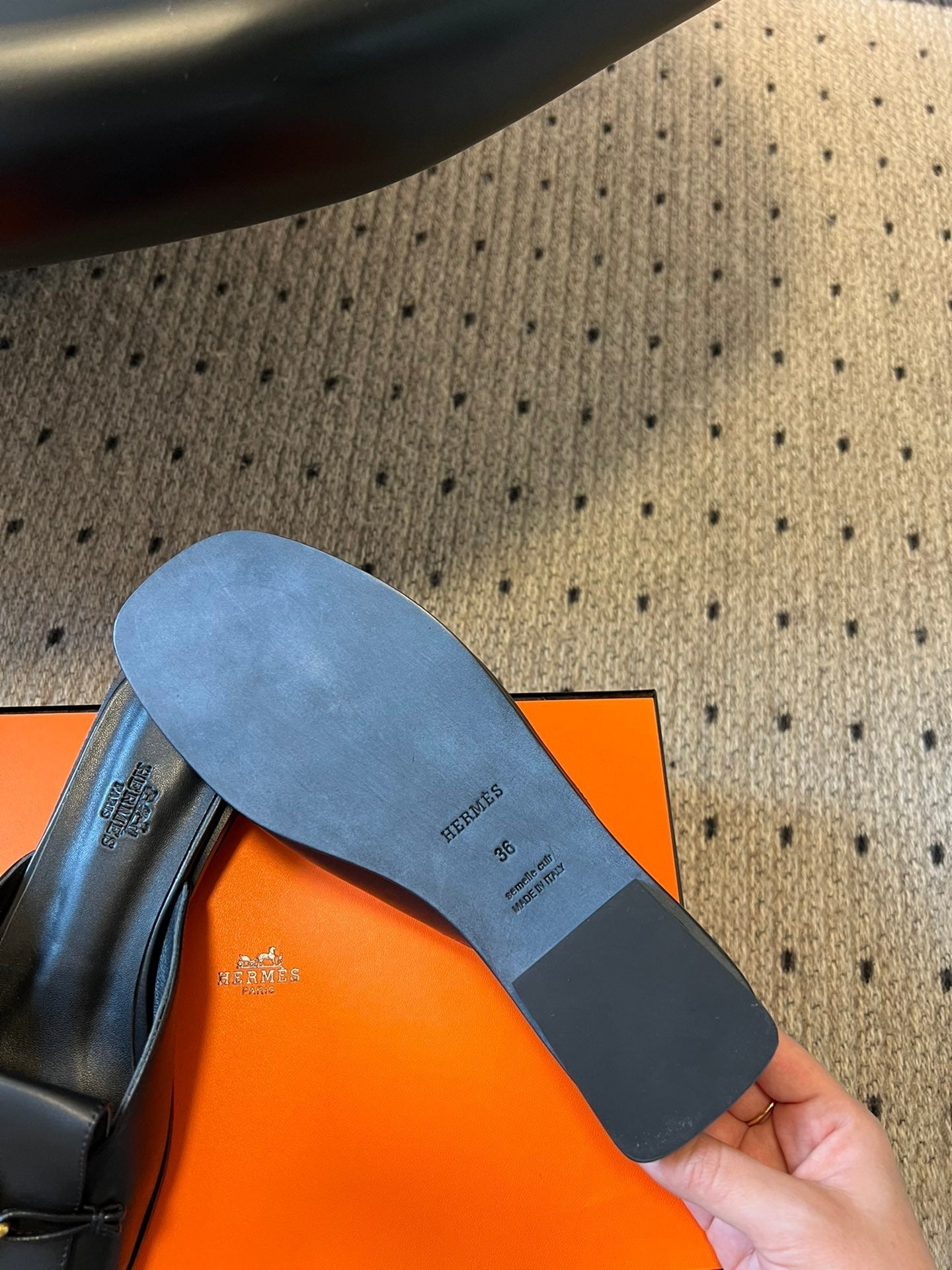 HERMES ILOT FLAT SANDAL IN BLACK CALFSKIN
