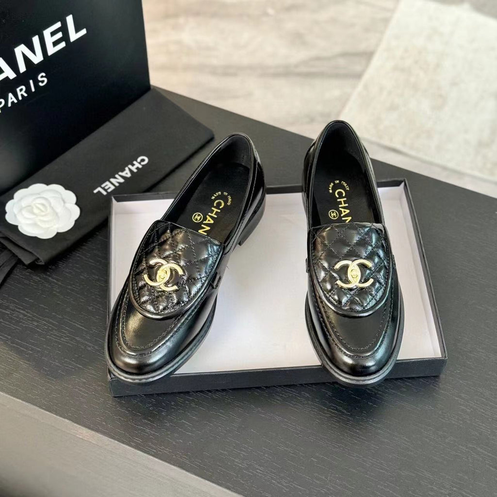 CHANEL MOASINS BLACK QUILTED LAMBSKIN GOLD HARDWARE