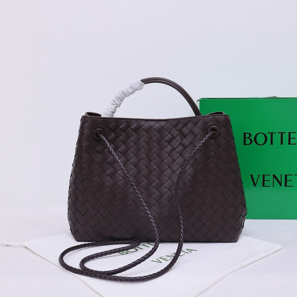 BOTTEGA VENETA MEDIUM ANDIAMO 32 BROWN LAMBSKIN GOLD HARDWARE