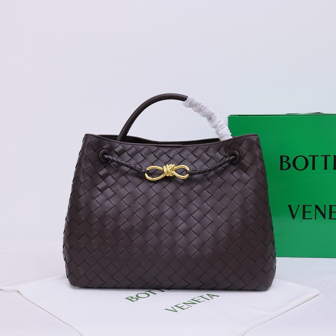 BOTTEGA VENETA MEDIUM ANDIAMO 32 BROWN LAMBSKIN GOLD HARDWARE
