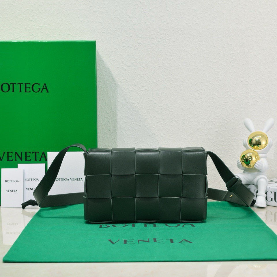 BOTTEGA VENETA CASSETTE 23 IN DARK GREEN CALFSKIN