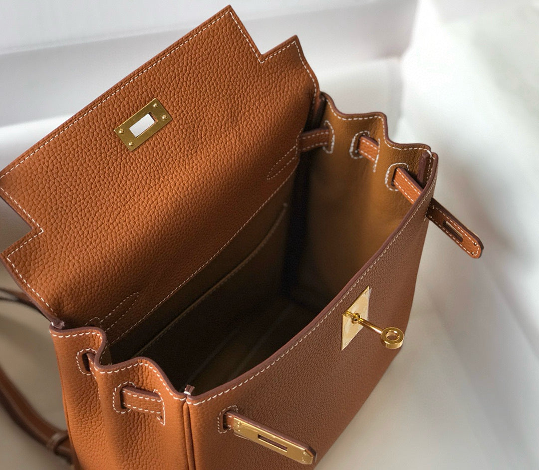 HERMES KELLY ADO 22 TOGO BACKPACK IN BROWN CALFSKIN GOLD HARDWARE