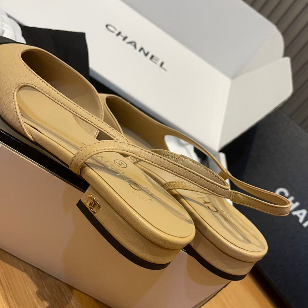 CHANEL SLINGBACKS IN BEIGE LAMBSKIN AND BLACK SATIN