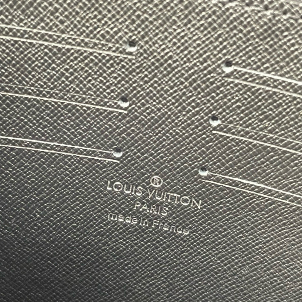 LOUIS VUITTON POCHETTE VOYAGE MM 26 MONOGRAM BLACK CALFSKIN