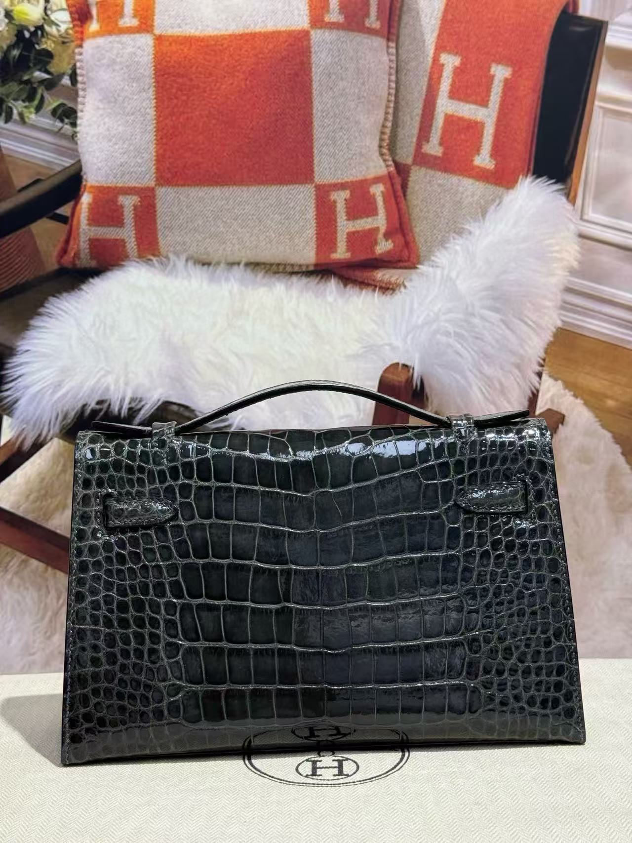 HERMES KELLY MINI 22 IN BLACK AMERICAN ALLIGATOR SILVER BUCKLE