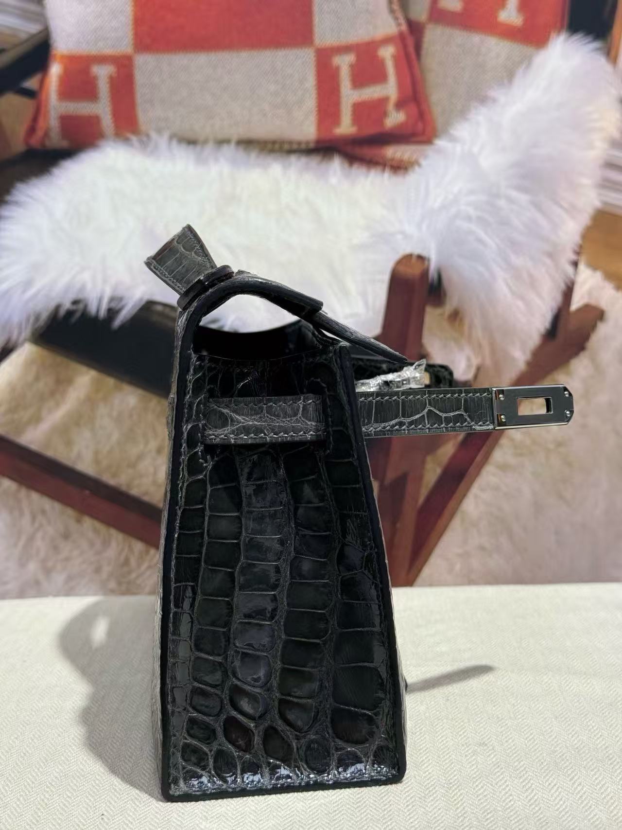 HERMES KELLY MINI 22 IN BLACK AMERICAN ALLIGATOR SILVER BUCKLE