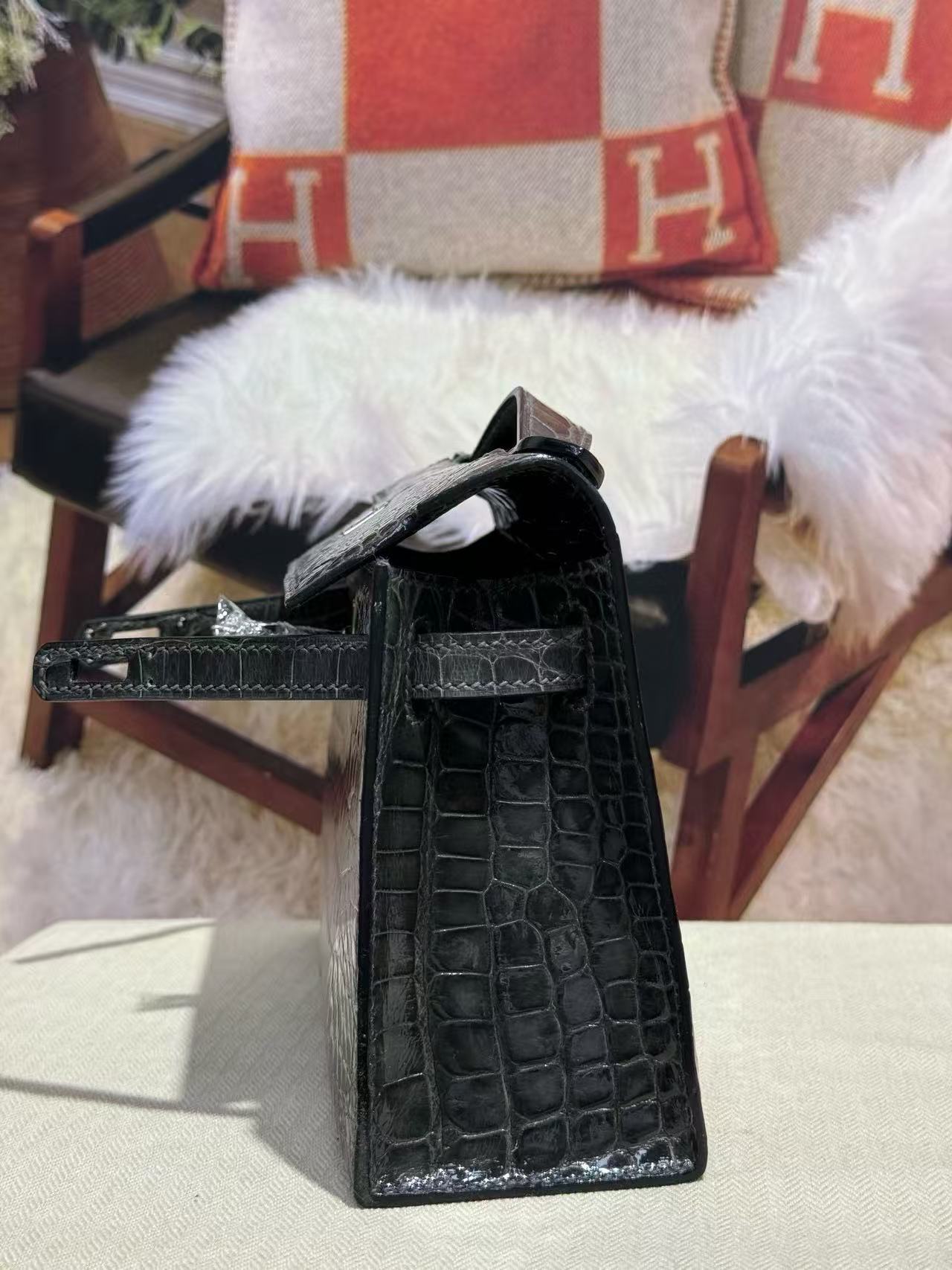 HERMES KELLY MINI 22 IN BLACK AMERICAN ALLIGATOR SILVER BUCKLE