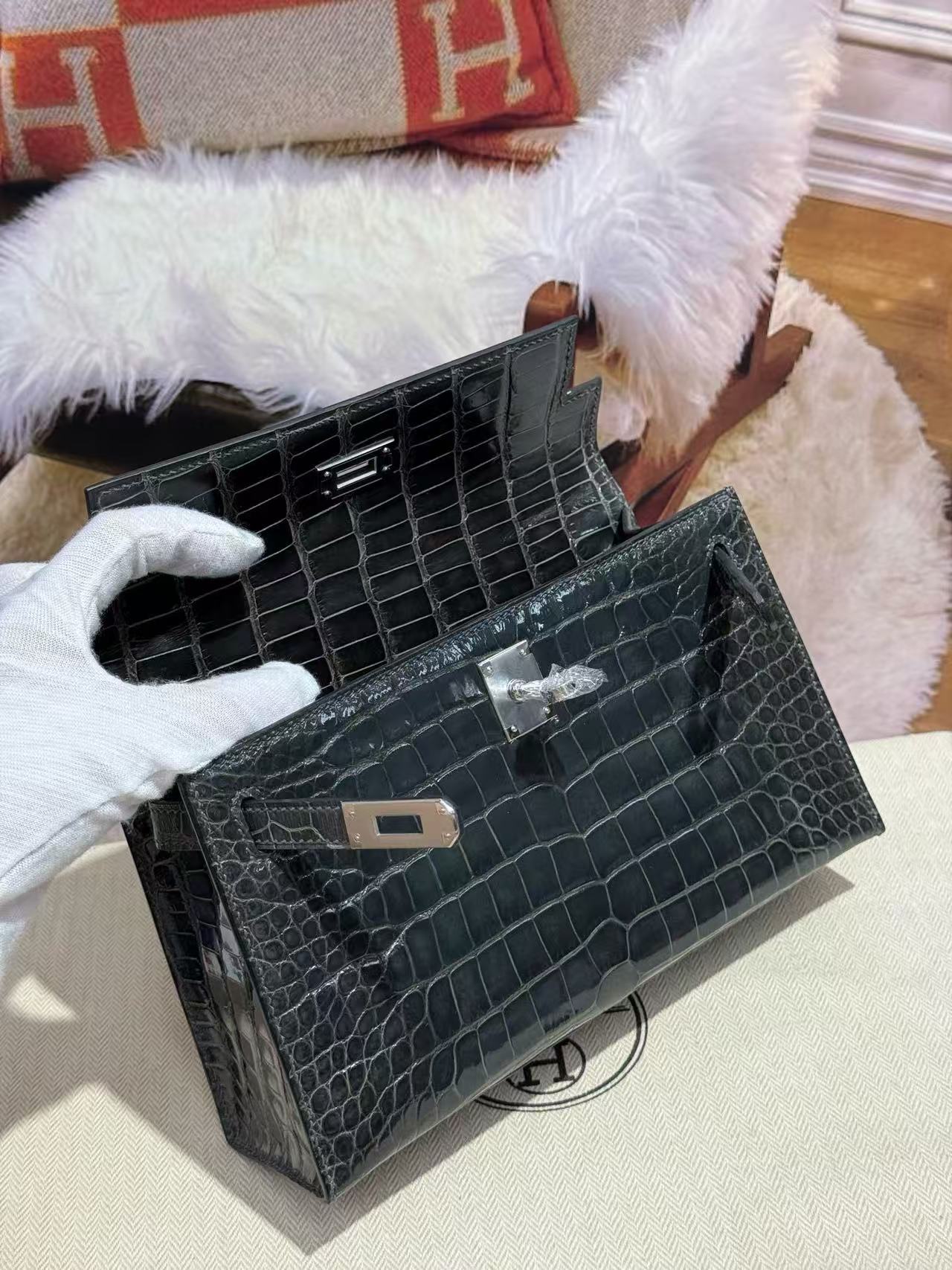 HERMES KELLY MINI 22 IN BLACK AMERICAN ALLIGATOR SILVER BUCKLE