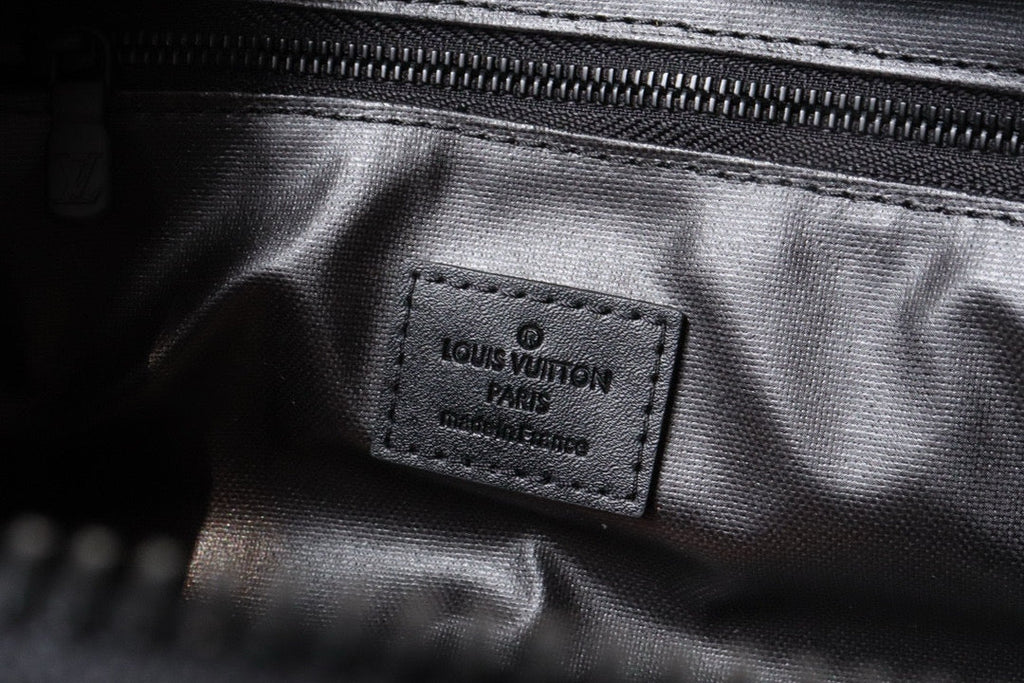 LOUIS VUITTON DOPP KIT TOILETRY BAG 28 CM IN BLACK TAURILLON MONOGRAM LEATHER