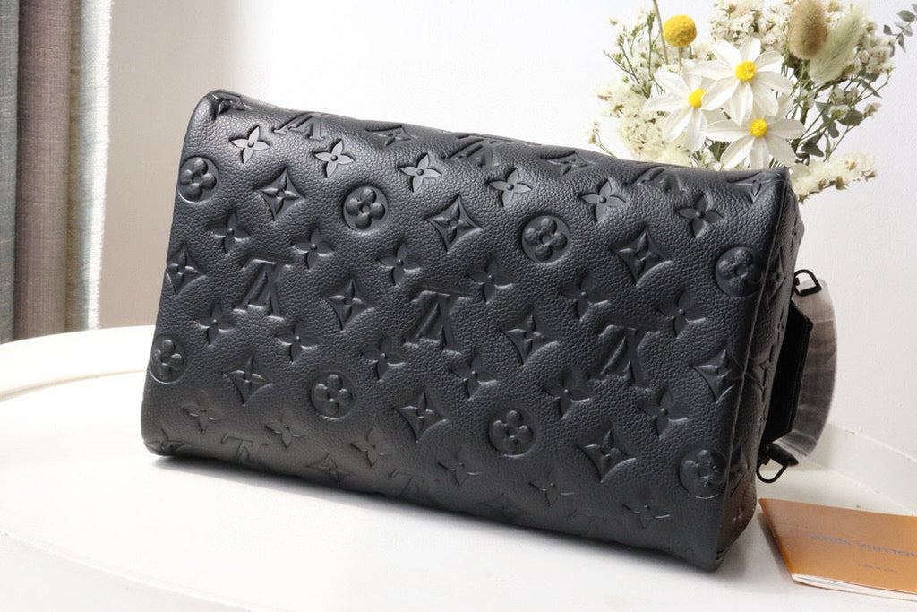 LOUIS VUITTON DOPP KIT TOILETRY BAG 28 CM IN BLACK TAURILLON MONOGRAM LEATHER