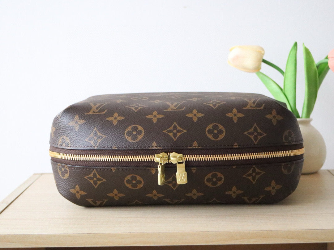 LOUIS VUITTON COSMETIC POUCH GM MONOGRAM 27 CM IN MONOGRAM CALFSKIN