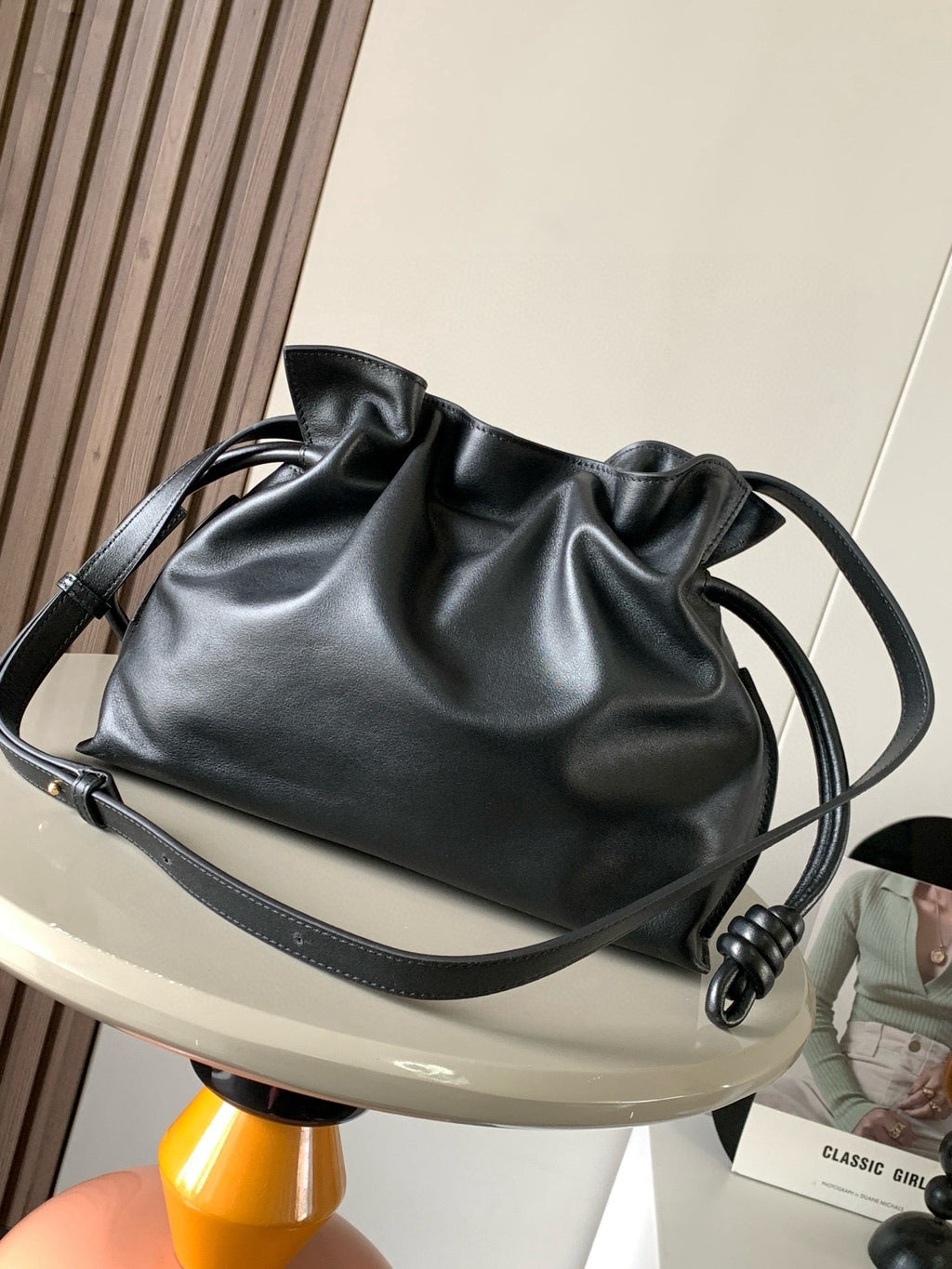 LOE MEDIUM 30 FLAMENCO KNOT IN BLACK LAMBSKIN GLOGO