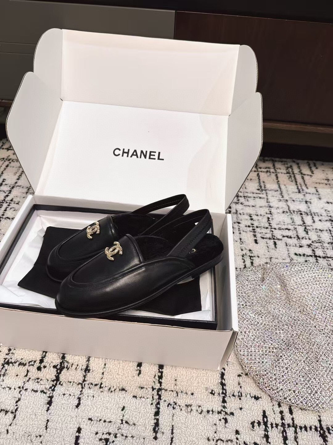 CHANEL SLINGBACK LOAFER IN BLACK CALFSKIN AND SHEARLING