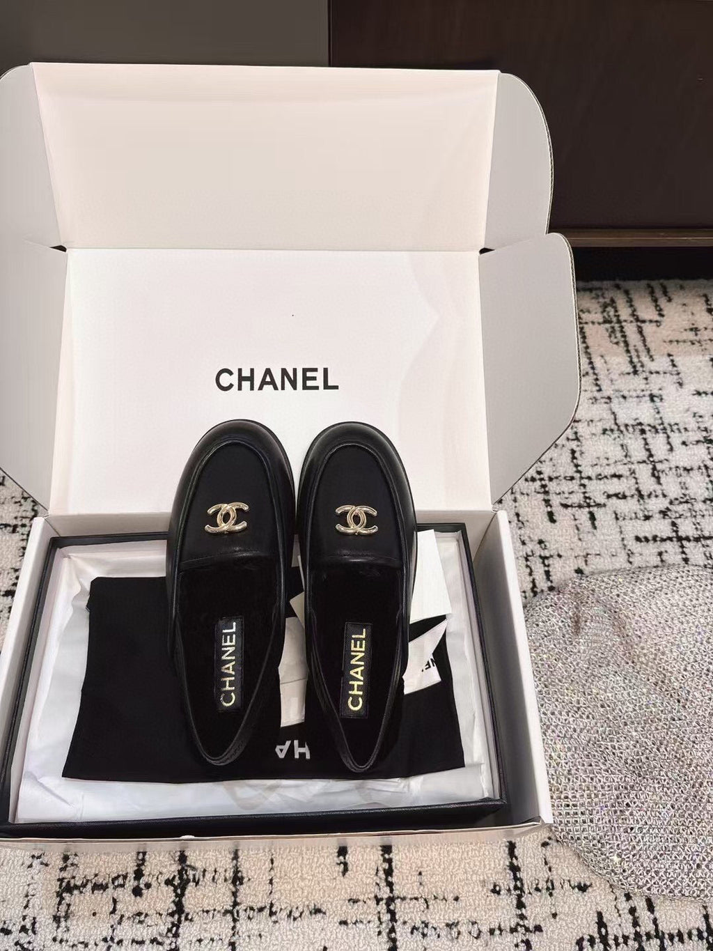 CHANEL SLINGBACK LOAFER IN BLACK CALFSKIN AND SHEARLING