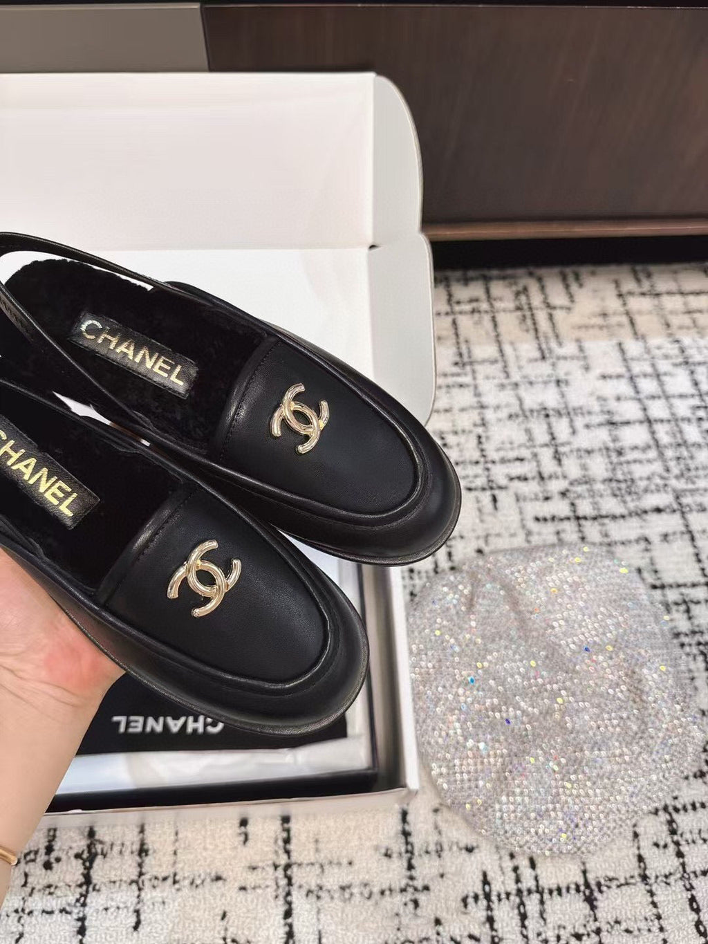 CHANEL SLINGBACK LOAFER IN BLACK CALFSKIN AND SHEARLING