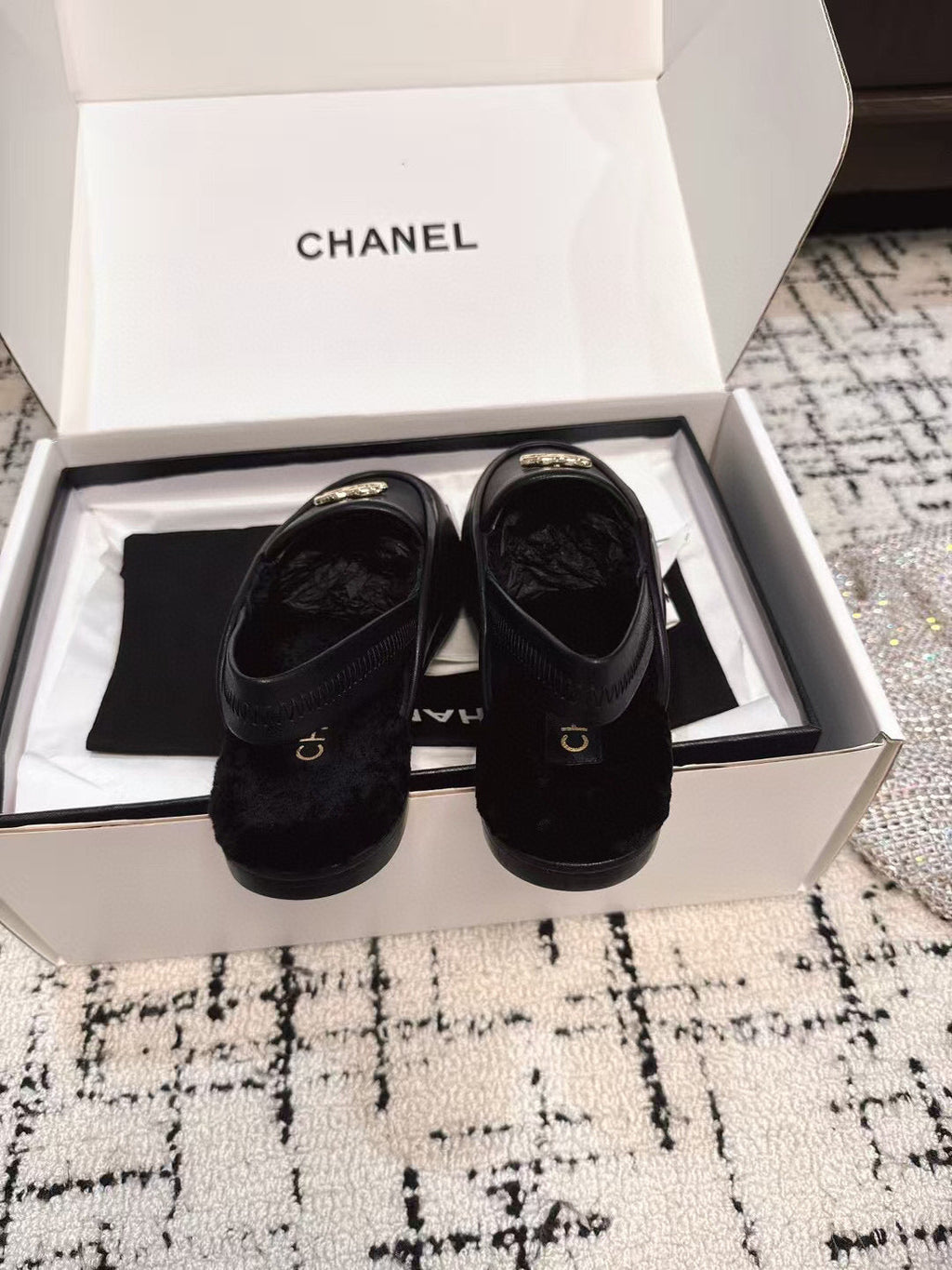 CHANEL SLINGBACK LOAFER IN BLACK CALFSKIN AND SHEARLING